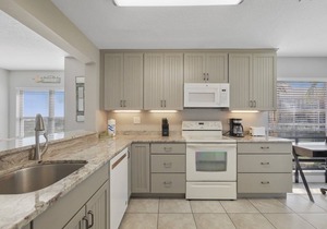 Bright and Spacious 2 bedroom Ocean Front Condo - Top Floor End Unit