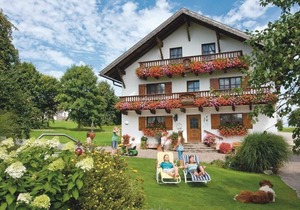 Bright apartment (37 sqm) for up to 3 people with a view of the Bavarian Forest mountains