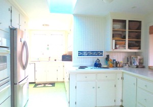 Bright cheery year-around house and cottage with quiet, private garden!