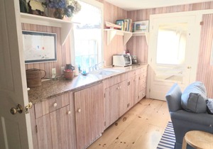 Bright cheery year-around house and cottage with quiet, private garden!