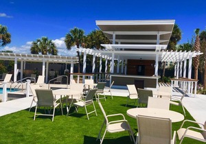 Bright, Fresh & Sunny! 3 screened in porches. Close to beach. 5 min bike ride!