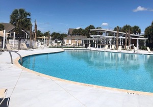 Bright, Fresh & Sunny! 3 screened in porches. Close to beach. 5 min bike ride!