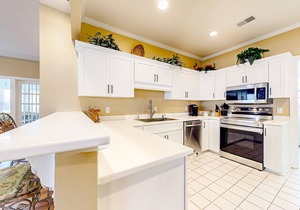 Bright home with outdoor pool, on-site golf, tennis & beach access