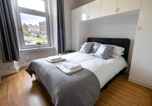 ☆ Bright, Modern West-End Apartment ☆