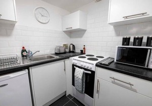 ☆ Bright, Modern West-End Apartment ☆