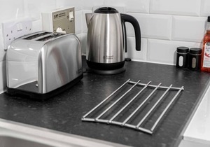 ☆ Bright, Modern West-End Apartment ☆