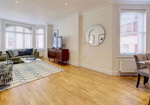 Bright Three Bedroom Apartment in Hammersmith