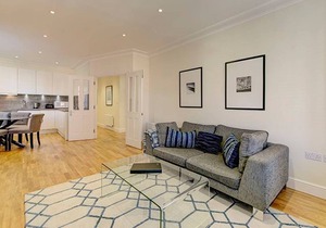 Bright Three Bedroom Apartment in Hammersmith