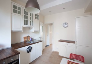 Bright well furnished apartment with high ceilings in the heart of Sofia