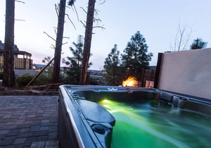 Bring bikes + SUP and have summer Bend fun! 24-hr staff ~ tons of room ~ resort