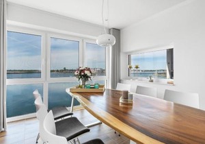 Brise- direkt am Wasser, Hafenblick, Fahrstuhl, Sauna, ueberdachter Balkon