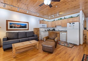 Bugle Point B14 (Private Hot tub) River Views!