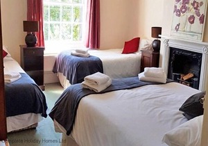 Bury Villa - sleeping 18 guests