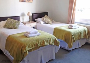 Bury Villa - sleeping 18 guests