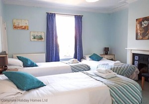 Bury Villa - sleeping 18 guests