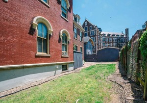 Business Suite - Walkable Entertainment