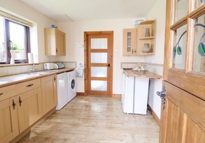 BWTHYN TY NEWYDD, with hot tub in Llangadfan