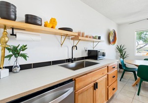 C4- Long Short Term Colorful/Fresh Remodeled Apt