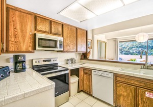 C63: 3BD CONDO + Balcony + 2 bathrooms