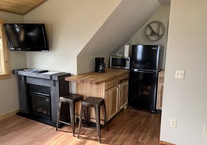 Cabin 5 - Three Pines Lodging & Marina - Waterfront Nightly Rental