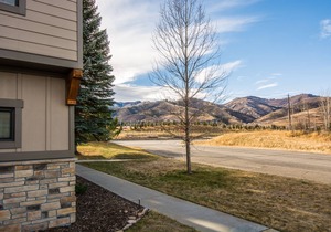 Canyons View 20: Park City Canyons: Nicely updated 2 bedroom, 2 bath. Walk to the Cabriolet Lift