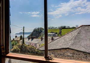 Carole's Cottage - Private Parking, Sea Views, Garden & Close To Harbour & Beach