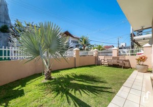 Casa com 03 dormitórios de casal