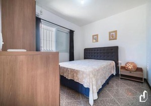 Casa com 03 dormitórios climatizados com berço