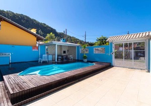 CASA COM PISCINA EM MORRINHOS- Rua Hortência