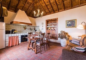 Casa Los Melindros overlooks the sea and volcanoes