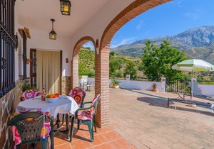 Casa Los Luceros Sedella by Ruralidays