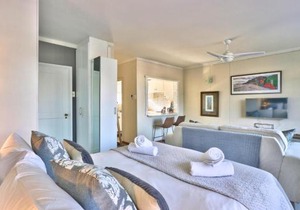 Cascades Sunny Studio with views