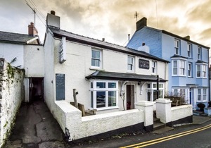 Castle Inn - 2 Bedrooms - Manorbier