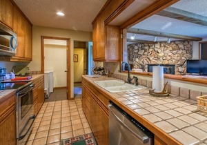 Cedar Lower Vacation Home at Windcliff by RedAwning in Estes Park