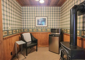Cedar - pet-friendly room at The Inn At Mazama
