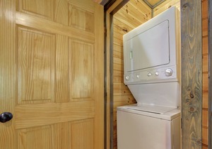 Celebration Lodge, 4 Bedrooms, Sleeps 18, Pool Table, Hot Tub