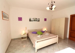 Central Apartment With Wi-fi, Air Conditioning And Balcony; Pets Allowed