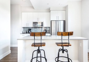 Central San Carlos 1BR w/Gym, Pool, walk to Train & Shops, by Blueground