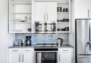 Central San Carlos 1BR w/Gym, Pool, walk to Train & Shops, by Blueground