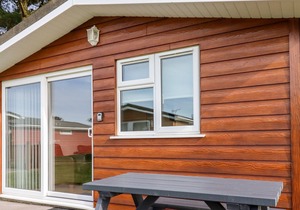 CHALET 119, family friendly, with a garden in St Merryn