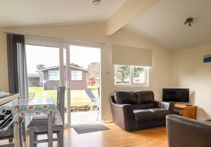 CHALET 197, romantic, character holiday cottage in St Merryn
