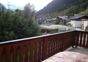 Chalet chaleureux à Champagny - 3 chambres, grande terrasse et parking