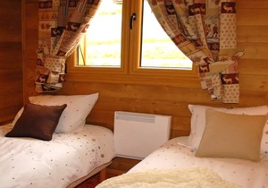 Chalet, Savoyard charm in unspoiled surroundings, heated swimming pool, ideal for families