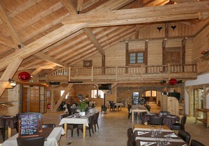 Chalet, Savoyard charm in unspoiled surroundings, heated swimming pool, ideal for families