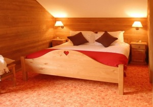 Chalet, Savoyard charm in unspoiled surroundings, heated swimming pool, ideal for families