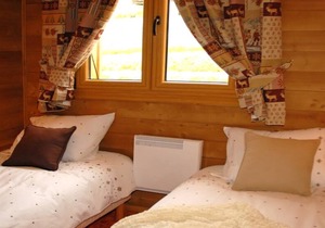 Chalet, Savoyard charm in unspoiled surroundings, heated swimming pool, ideal for families