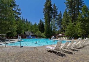 Chambers cabin w/ full access to pool, beach tennis, dog OK! Sleeps 11