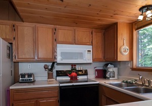 Chambers cabin w/ full access to pool, beach tennis, dog OK! Sleeps 11