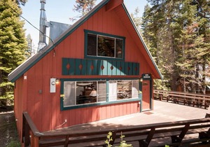 Chambers cabin w/ full access to pool, beach tennis, dog OK! Sleeps 11