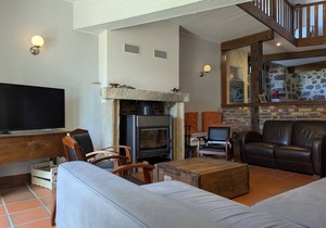 Charming 18th Century Mansion with Garden & Modern Amenities near Puy-en-Velay